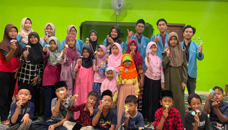 Membuat Bunga dari Kawat Bulu sebagai Ungkapan Cinta untuk Ibu